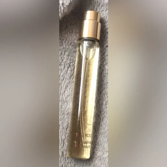 TOM FORD Light Blue and Gold Perfume Atomizer, with Elizabeth & James Perfume - Picture 5 of 5